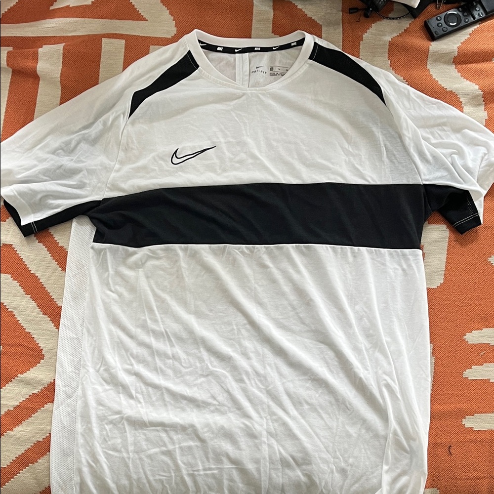 Nike Men's White and Black Short Sleeve Tee